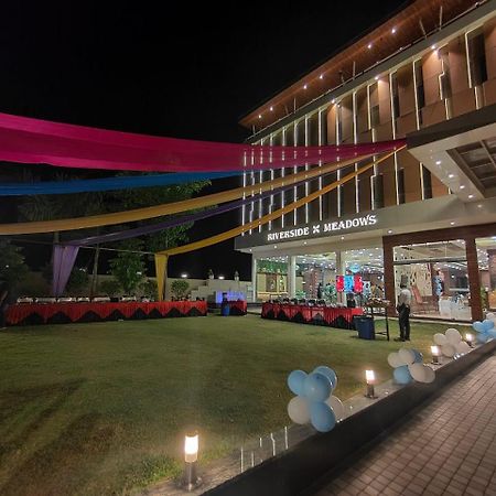 Hotel River Side Meadows Vidisha Exterior foto