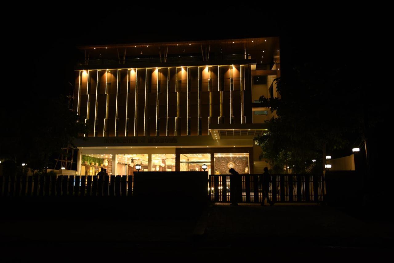 Hotel River Side Meadows Vidisha Exterior foto