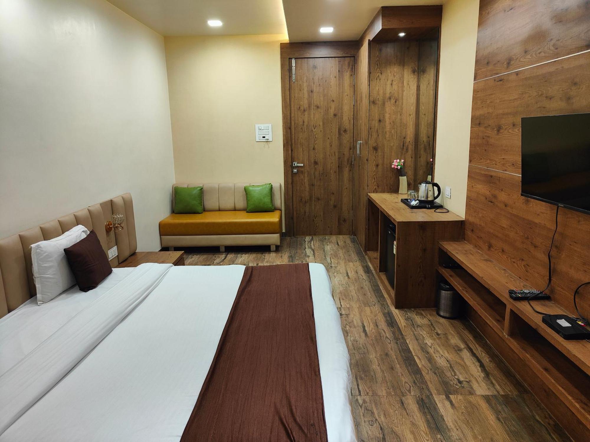 Hotel River Side Meadows Vidisha Exterior foto